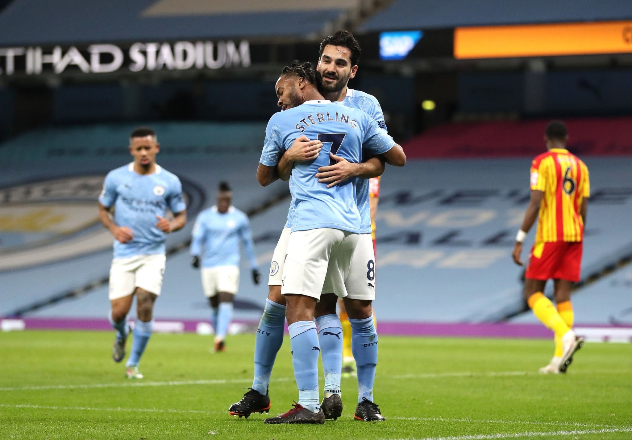 面上与他们 面上与他们